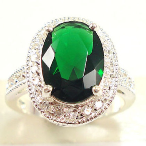 . Jewelry - Gorgeous 925 Silver Oval Cut Emerald Ring New